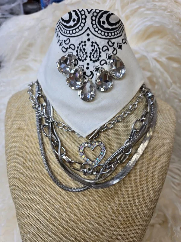 piratesandpearlsboutique6354358